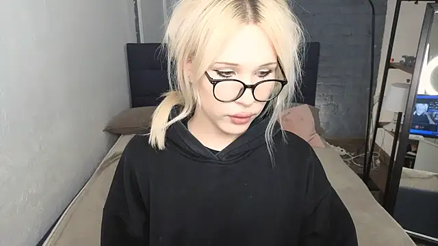 kristydollx online show from April 13, 1:59 pm