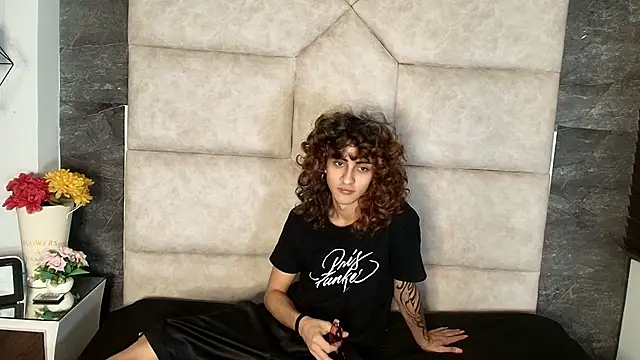 Divine      online show from June 16, 8:42 pm