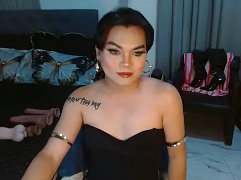 RoyalSeductress online show from May 18, 7:14 am