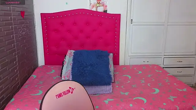 roxxy pink  online show from July 14, 10:14 pm