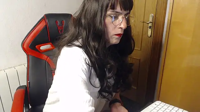 Chic desire online show from March 10, 8:45 pm