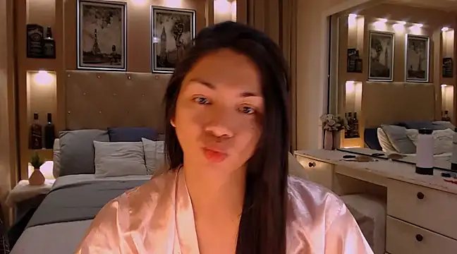 YOUR DREAMWIFE online show from March 17, 3:24 pm