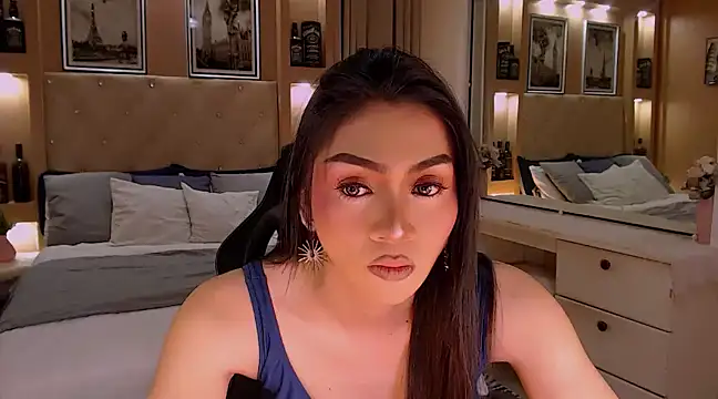 YOUR DREAMWIFE online show from March 21, 5:34 pm