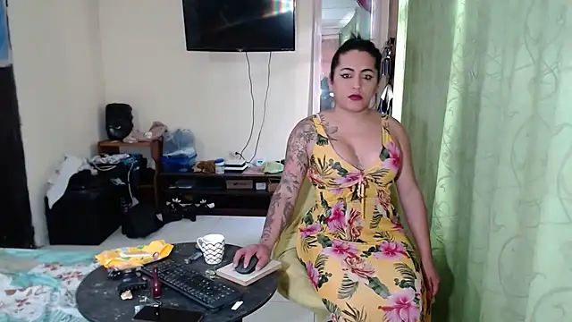 Sashaferrari2000 online show from April 10, 6:13 pm