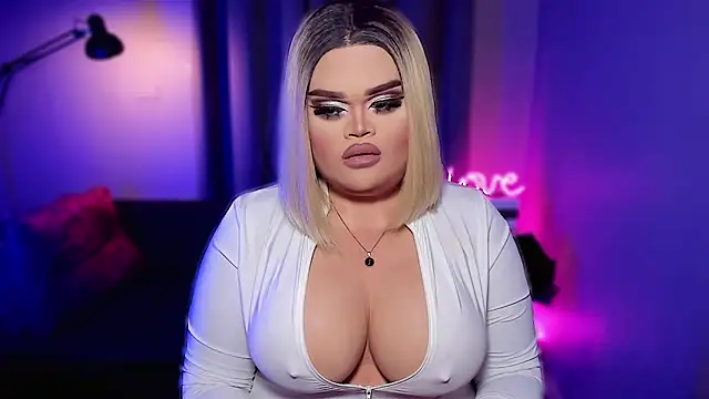 KarolinaThompson online show from April 11, 7:03 am
