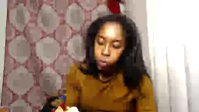 Snapshot of MissMegane chatting on December 3, 8:44 pm MissMegane online show from December 3, 8:44 pm