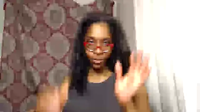 Snapshot of MissMegane chatting on December 11, 2:43 am MissMegane online show from December 11, 2:43 am
