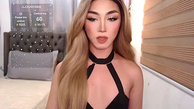 Snapshot of Local_Hoelyx chatting on January 4, 10:16 am Local Hoelyx online show from January 4, 10:16 am