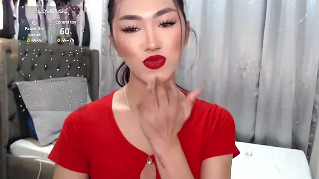 Snapshot of Local_Hoelyx chatting on January 18, 5:20 pm Local Hoelyx online show from January 18, 5:20 pm