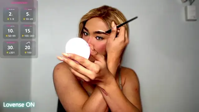 Snapshot of Local_Hoelyx chatting on October 31, 7:44 pm Local Hoelyx online show from October 31, 7:44 pm