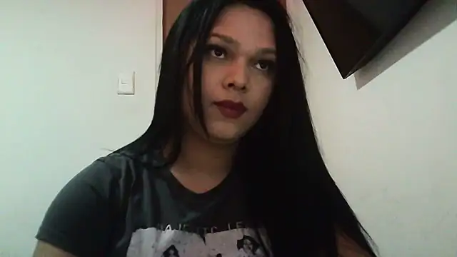 julianabeautyy online show from December 2, 1:25 pm