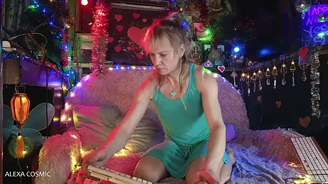 Snapshot of Alexa_Cosmic chatting on January 8, 10:06 pm Alexa Cosmic online show from January 8, 10:06 pm