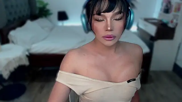 liaa lurrecams online show from November 27, 1:24 pm