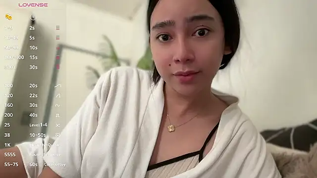 Snapshot of GenesisCastillano chatting on October 24, 7:13 am GenesisCastillano online show from October 24, 7:13 am