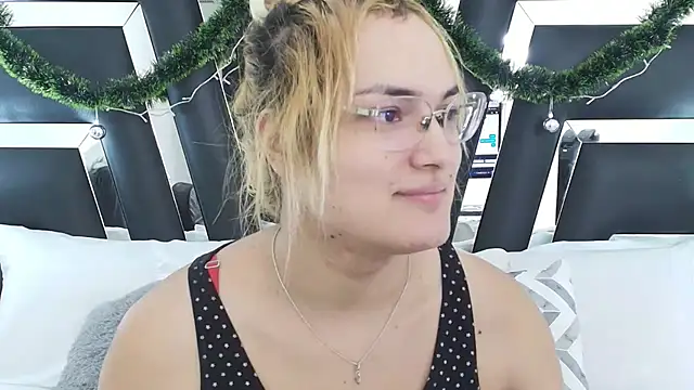 Snapshot of katya_kozlov chatting on December 4, 3:09 am katya kozlov online show from December 4, 3:09 am