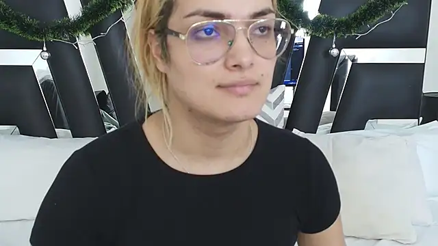 Snapshot of katya_kozlov chatting on December 10, 2:09 am katya kozlov online show from December 10, 2:09 am