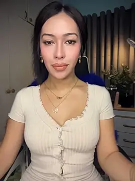 Jasmine Elcock online show from May 7, 9:33 pm