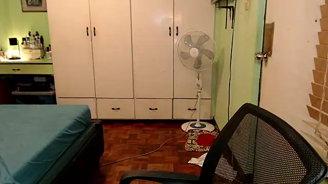 Ezradeliciosa online show from November 8, 2:45 am