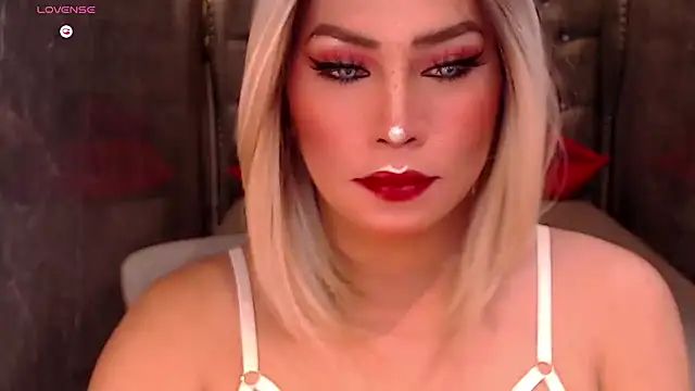 Snapshot of QUEEN_GIAMOORE69 chatting on September 25, 8:38 pm QUEEN GIAMOORE69 online show from September 25, 8:38 pm