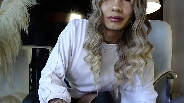 saraplayboy96 online show from October 3, 6:41 pm