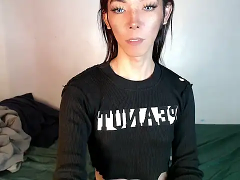 Snapshot of perly_169 chatting on December 6, 11:52 pm perly 169 online show from December 6, 11:52 pm