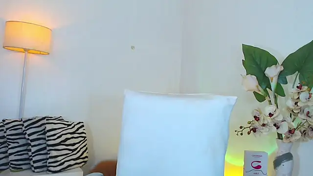 Katy  Perry online show from October 26, 6:20 am