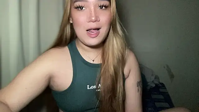Snapshot of MissCataleyaxxx chatting on February 8, 2:36 am MissCataleyaxxx online show from February 8, 2:36 am