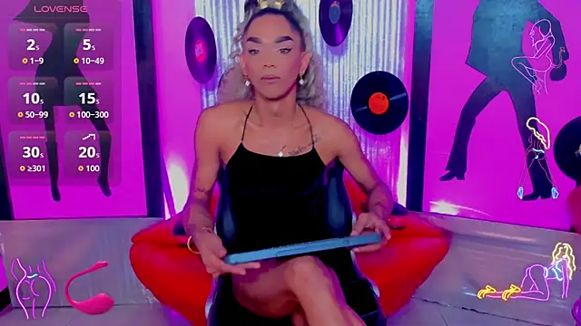 nickyminach  online show from February 19, 4:20 am