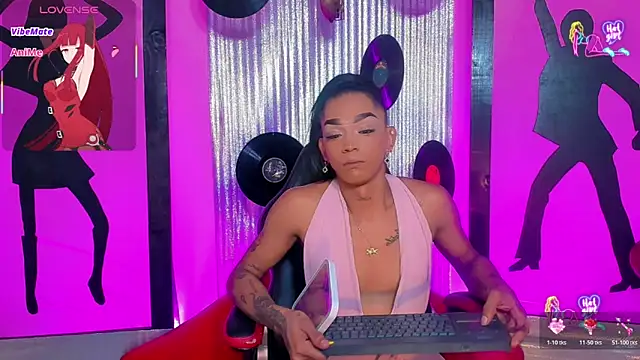 nickyminach  online show from March 26, 7:50 pm