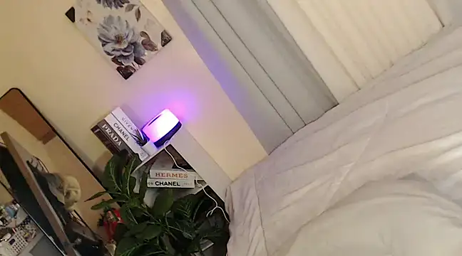 Classic Charm online show from December 28, 5:25 pm