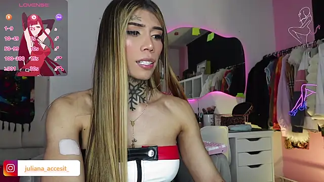 Snapshot of caroline_cossei chatting on January 11, 5:51 pm caroline cossei online show from January 11, 5:51 pm