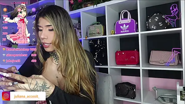 Snapshot of caroline_cossei chatting on February 15, 2:22 pm caroline cossei online show from February 15, 2:22 pm