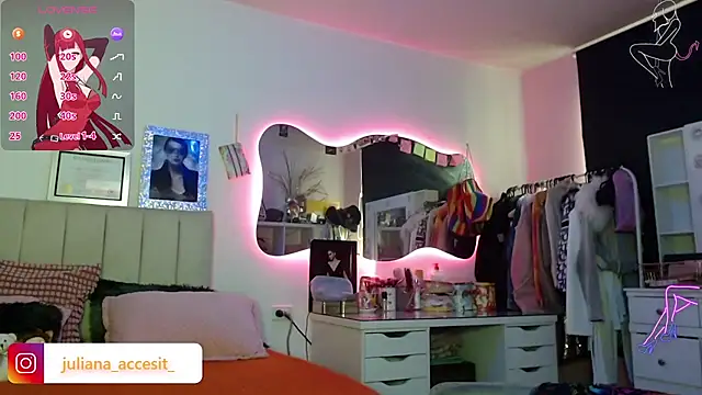 caroline cossei online show from February 3, 1:38 pm