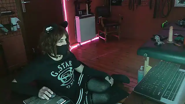 Snapshot of Ginny-the-bdsm-nympho chatting on October 23, 5:06 pm Ginny-the-bdsm-nympho online show from October 23, 5:06 pm