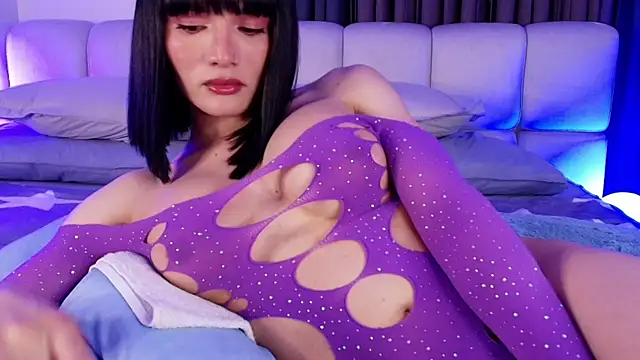 sweetieluna01 online show from April 16, 6:19 pm