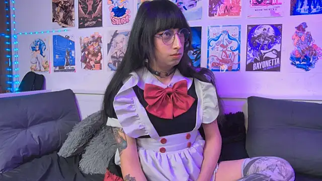 snowblack  online show from June 2, 4:19 pm